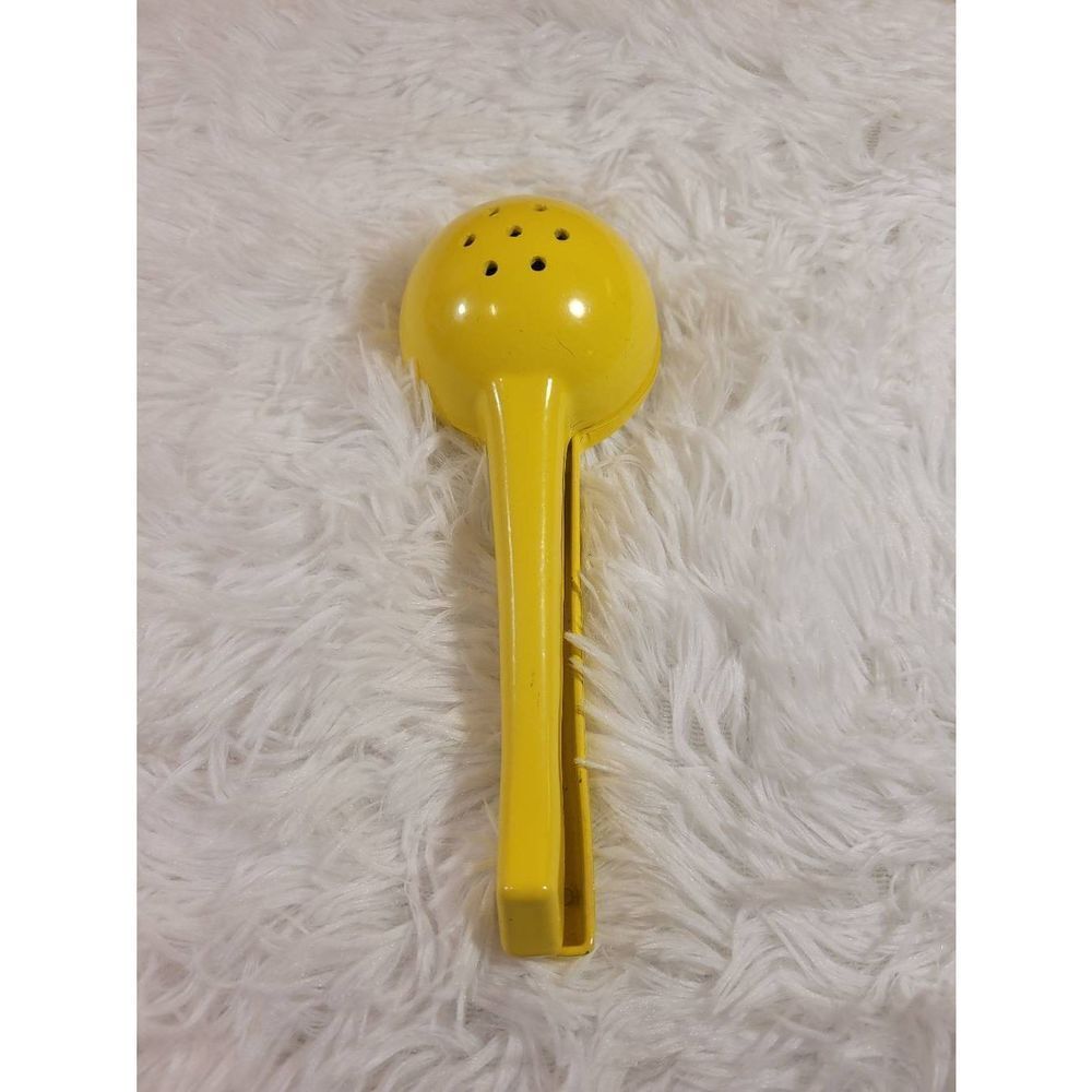 Yellow Handheld Citrus Juicer - Picture 2 of 4